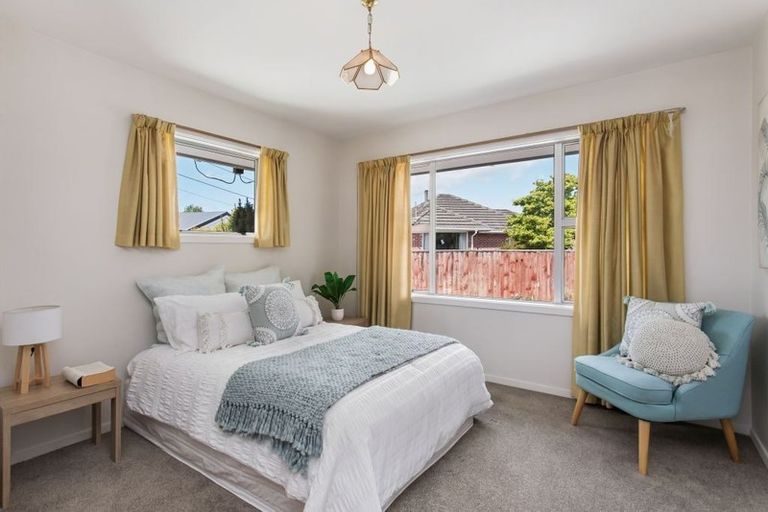 Photo of property in 19 Tenby Place, Avondale, Christchurch, 8061