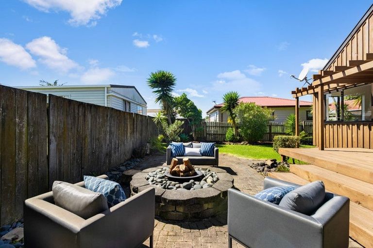 Photo of property in 45 Darren Crescent, Half Moon Bay, Auckland, 2012
