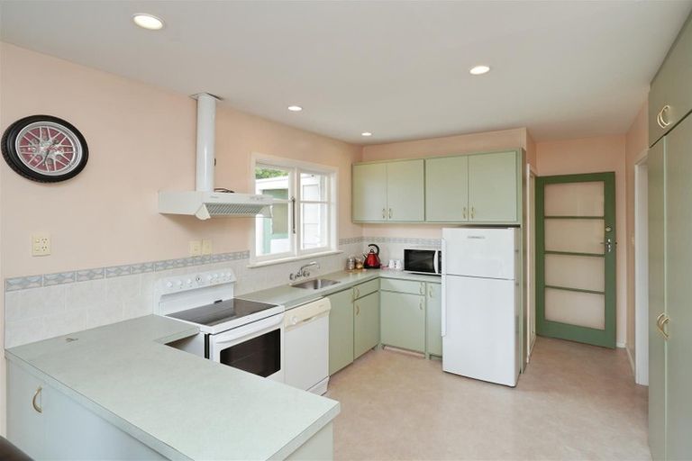 Photo of property in 17 Masham Road, Broomfield, Christchurch, 8042