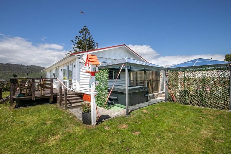 Photo of property in 36 Reid Street, Blaketown, Greymouth, 7805