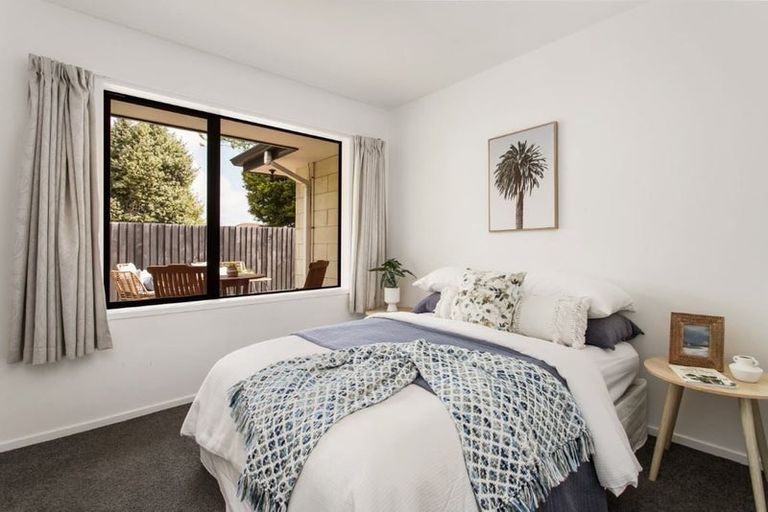 Photo of property in 2/30 Lees Road, Strowan, Christchurch, 8052