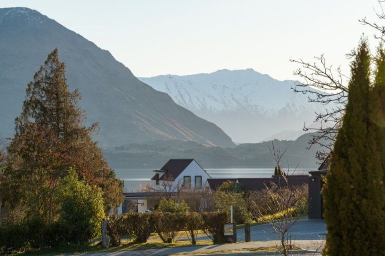 Photo of property in 201 Beacon Point Road, Wanaka, 9305