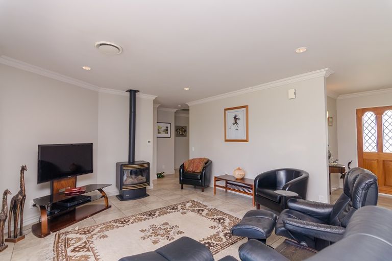 Photo of property in 10 Kenwyn Drive, Carterton, 5713