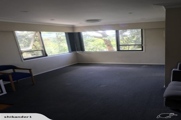 Photo of property in 16 Easton Park Parade, Glenfield, Auckland, 0629