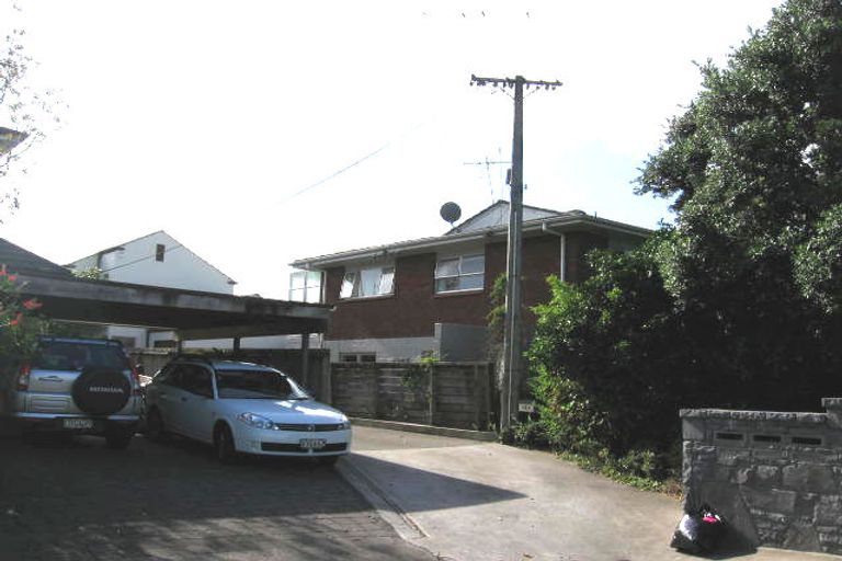 Photo of property in 1/14 Frieston Road, Milford, Auckland, 0620