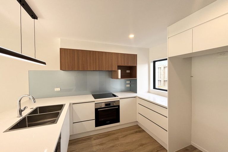 Photo of property in 4/9 Flanshaw Road, Te Atatu South, Auckland, 0610