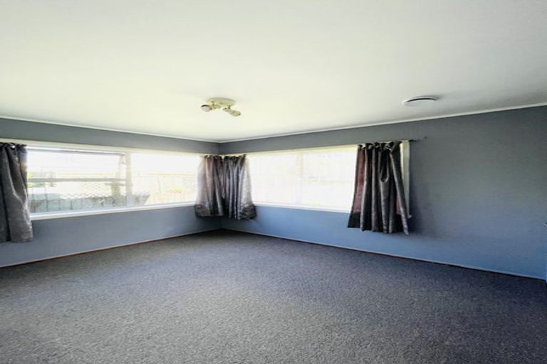 Photo of property in 43 Kurnell Drive, Botany Downs, Auckland, 2010