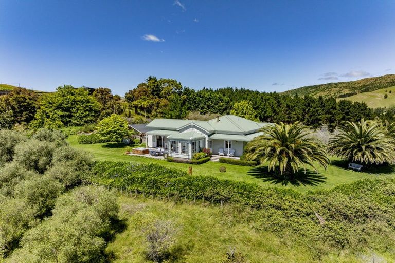 Photo of property in 52 Waipuka Road, Waimarama, Havelock North, 4294