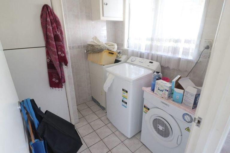 Photo of property in 1 Ngatoa Place, Glenfield, Auckland, 0629