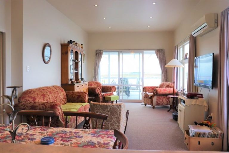 Photo of property in 80 Marine Parade, Bluff, 9814