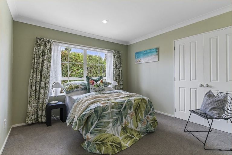 Photo of property in 11 Nathan Close, Somerville, Auckland, 2014