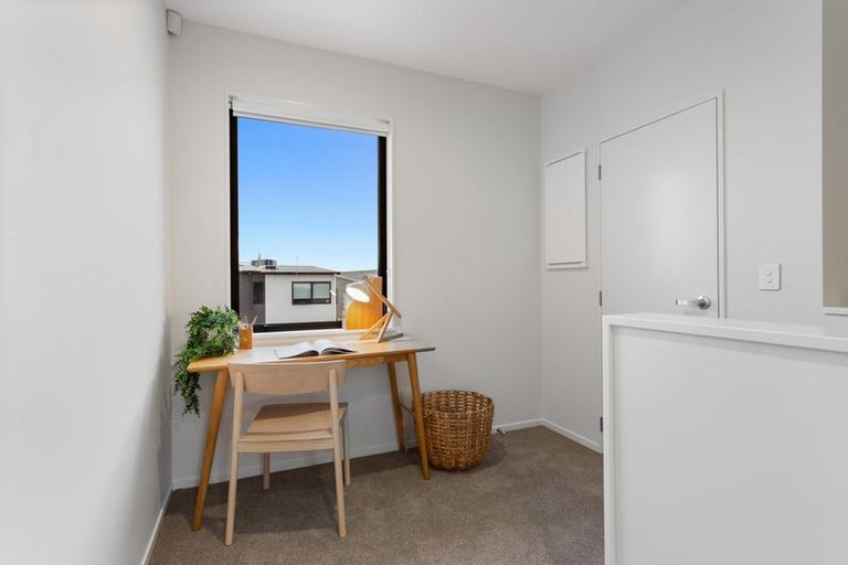 Photo of property in 11 Kohepiro Lane, Rosehill, Papakura, 2113