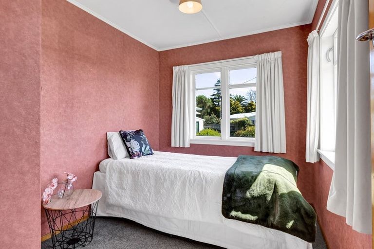 Photo of property in 5 Ranfurly Street, Frankleigh Park, New Plymouth, 4310