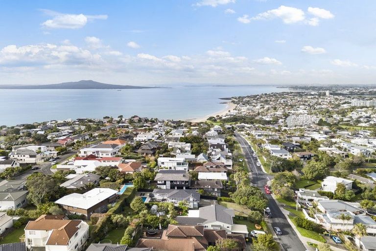Photo of property in 55 Seaview Road, Castor Bay, Auckland, 0620