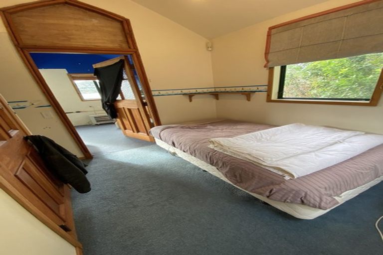 Photo of property in 33 Makara Road, Karori, Wellington, 6012