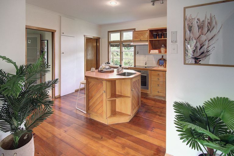 Photo of property in 6 Lansdowne Crescent, Lansdowne, Masterton, 5810