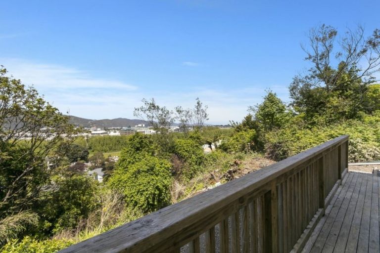 Photo of property in 5 Gaskill Grove, Harbour View, Lower Hutt, 5010