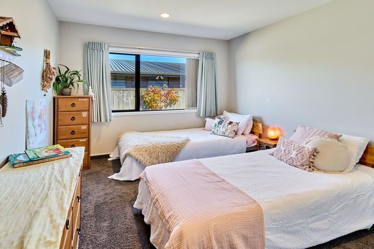 Photo of property in 6 Simpson Crescent, Raumati Beach, Paraparaumu, 5032