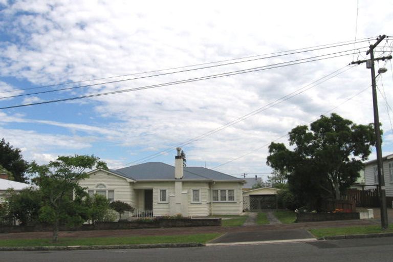 Photo of property in 33 Miller Street, Point Chevalier, Auckland, 1022