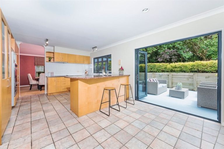 Photo of property in 25 Hogarth Rise, West Harbour, Auckland, 0618