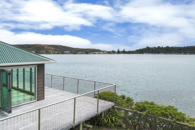 Photo of property in 10a Trevor Terrace, Paremata, Porirua, 5024