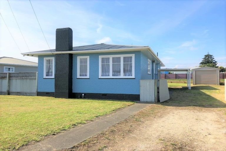 Photo of property in 14 Omori Place, Castlecliff, Whanganui, 4501