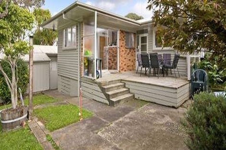 Photo of property in 24 O'halloran Road, Howick, Auckland, 2014