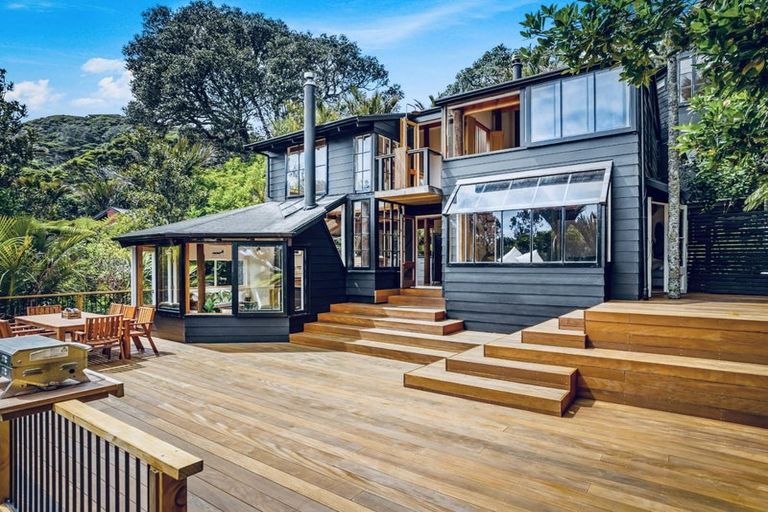 Photo of property in 55 Rayner Road, Piha, New Lynn, 0772