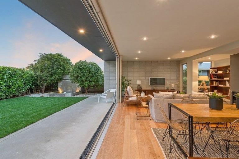 Photo of property in 20 Augusta Street, Redcliffs, Christchurch, 8081