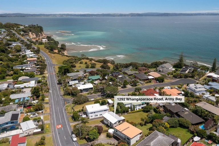 Photo of property in 1292 Whangaparaoa Road, Army Bay, Whangaparaoa, 0930