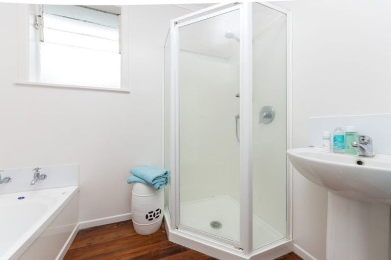 Photo of property in 10 Winifred Avenue, Bayview, Auckland, 0629