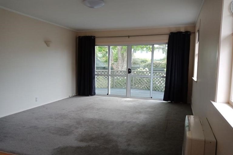 Photo of property in 1 Deller Grove, Silverstream, Upper Hutt, 5019