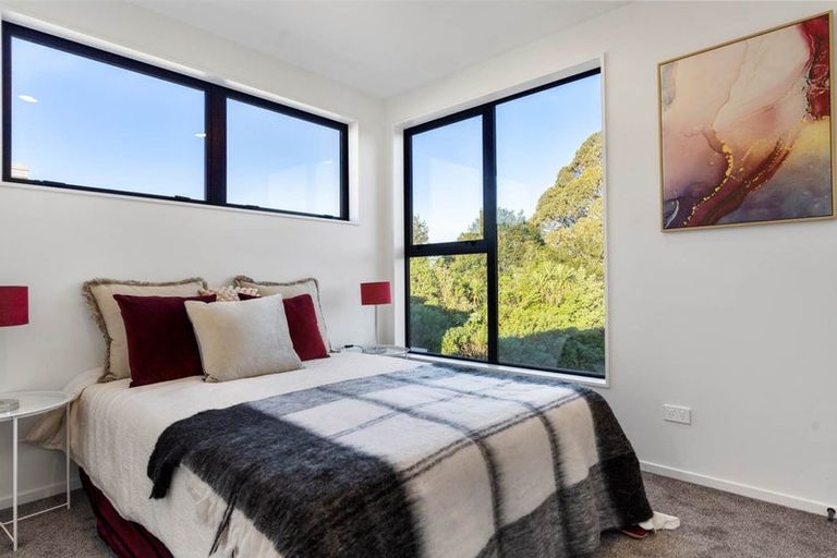 Photo of property in 6b Cascades Road, Pakuranga Heights, Auckland, 2010