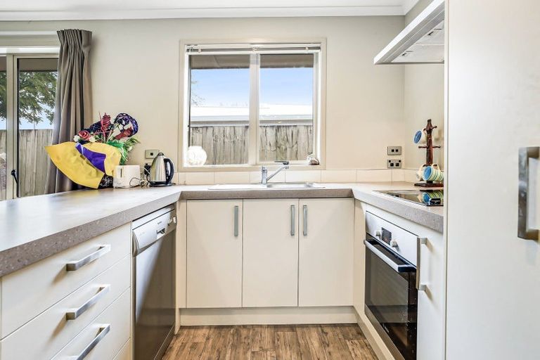 Photo of property in 1/114 Old Farm Road, Hamilton East, Hamilton, 3216