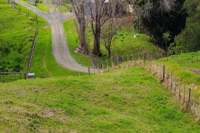 Photo of property in 79 Gorge Road, Maungaturoto, 0520