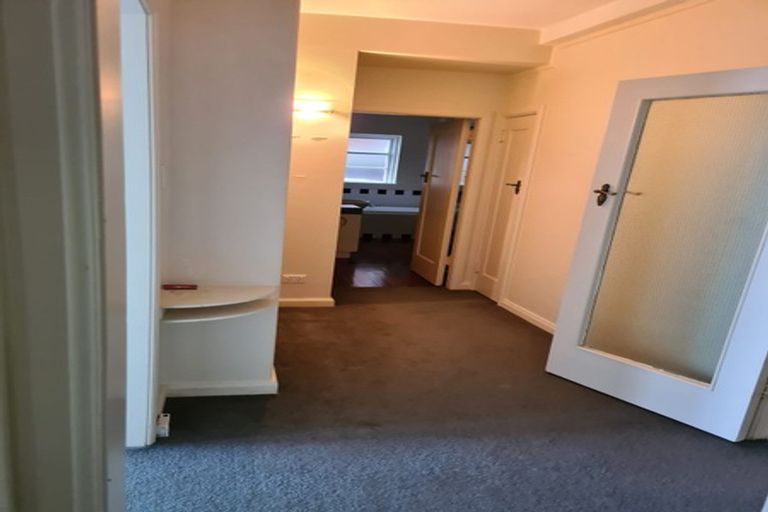Photo of property in Olympus Flats, 1/280 Oriental Parade, Oriental Bay, Wellington, 6011