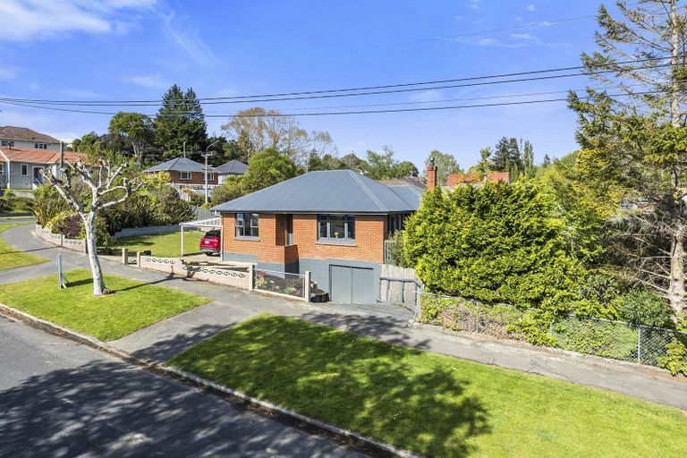 Photo of property in 1 Centennial Avenue, Helensburgh, Dunedin, 9010