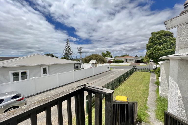 Photo of property in 1/84 Lynwood Road, New Lynn, Auckland, 0600