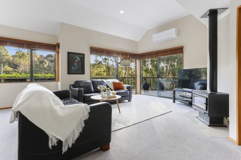 Photo of property in 22 Cochran Road, Oratia, Auckland, 0604