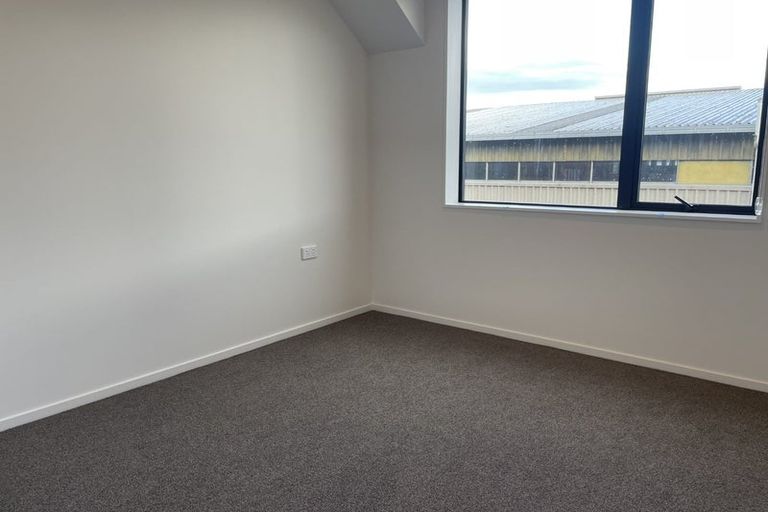 Photo of property in 104/28c Eileen Newey Place, Henderson, Auckland, 0612