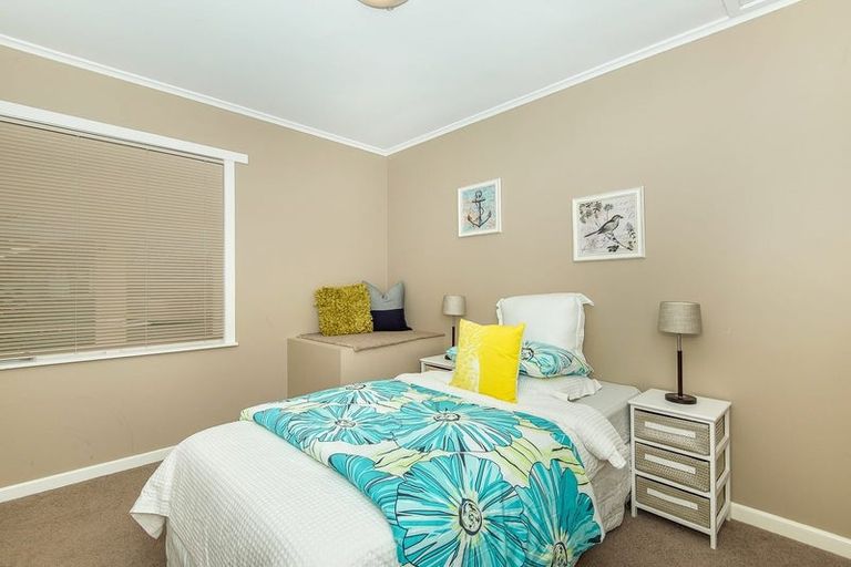 Photo of property in 1/16 Howard Road, Northcote, Auckland, 0627