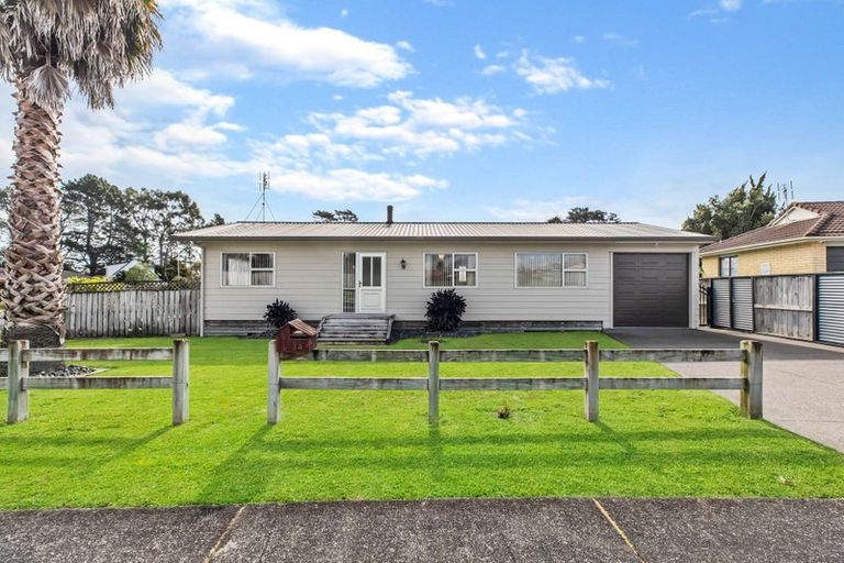 Photo of property in 14 Harbour Crest Drive, Waiuku, 2123