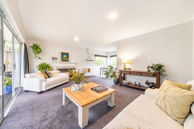 Photo of property in 6 Brightwater Crescent, Totara Park, Upper Hutt, 5018