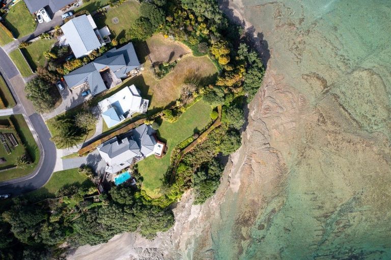 Photo of property in 26 The Crescent, Tindalls Beach, Whangaparaoa, 0930