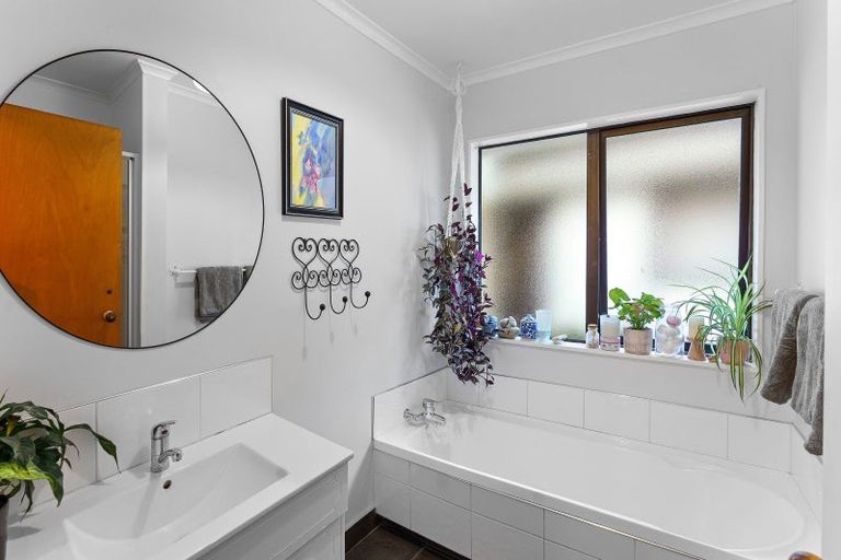 Photo of property in 56 Te Manuao Road, Otaki, 5512