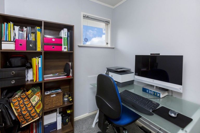 Photo of property in 27 Kentucky Street, Totara Park, Upper Hutt, 5018