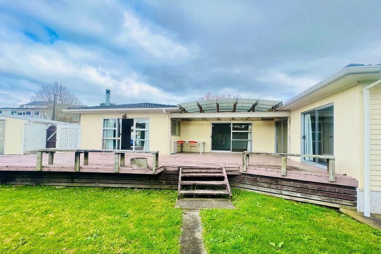Photo of property in 94 Te Atatu Road, Te Atatu South, Auckland, 0610