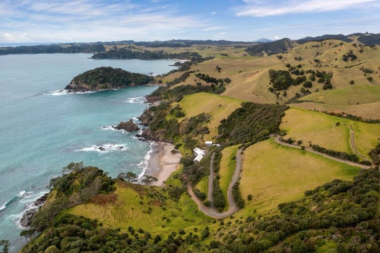 Photo of property in 350 Mcauslin Road, Whananaki, Hikurangi, 0181