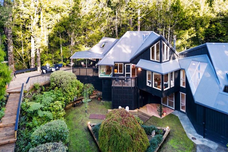 Photo of property in 19 Fawcett Road, Laingholm, Auckland, 0604