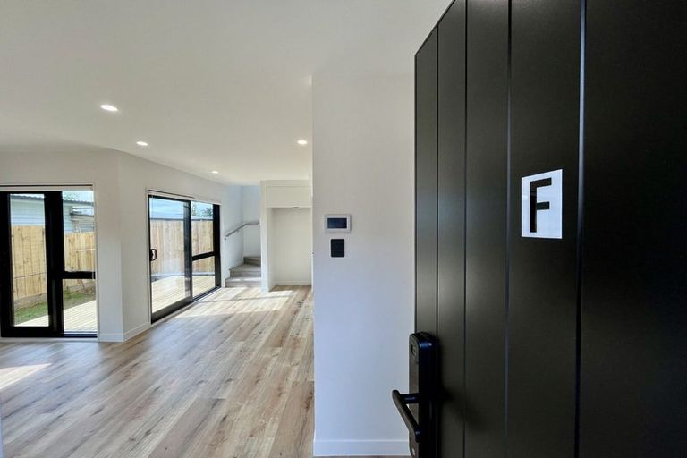 Photo of property in 98f Royal Road, Massey, Auckland, 0614